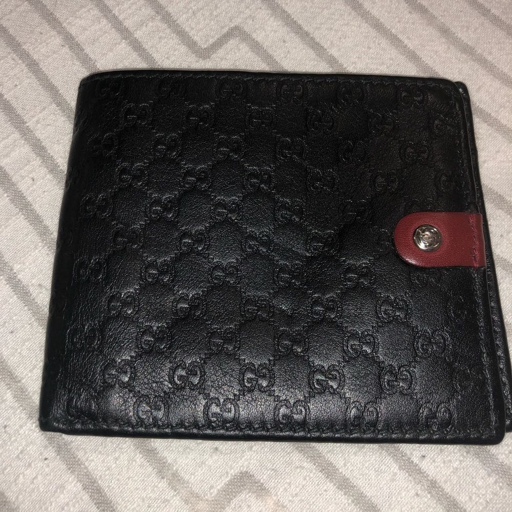 Brand new, never used before Gucci men’s wallet
